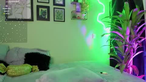 Snapshot of alejaaqueen_ chatting on October 15, 2025, 11:38 pm Aleja Queen online show from October 15, 2025, 11:38 pm