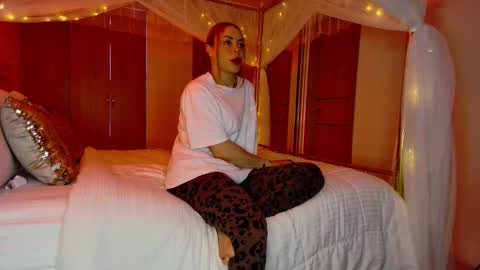 ALEJADOLLTS online show from February 1, 2026, 6:39 pm