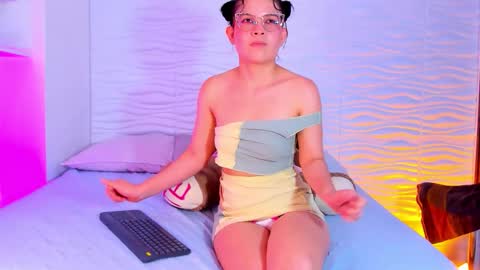 Snapshot of alejagarcia_ chatting on October 16, 2025, 9:27 pm CUTE ALEJA online show from October 16, 2025, 9:27 pm