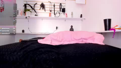 Alejandra online show from March 6, 2025, 6:59 pm