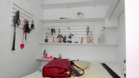 Alejandra online show from September 18, 2025, 5:26 pm