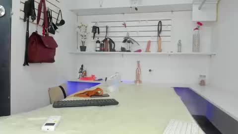 Alejandra online show from September 25, 2025, 1:15 pm