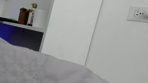 Alejandra online show from October 26, 2025, 4:40 am