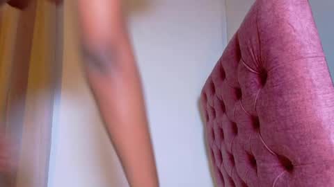 alejandra_dunn1 online show from April 5, 2026, 9:23 pm