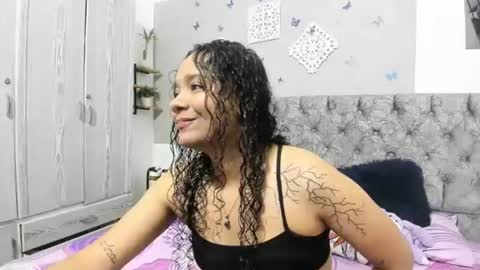 Snapshot of alejandra_evanss chatting on February 21, 2025, 3:01 am alejandra_evanss online show from February 21, 2025, 3:01 am
