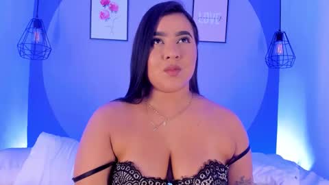 Alejandra online show from November 28, 2025, 8:44 pm
