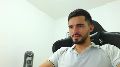 alejandroo_7 online show from December 22, 2024, 4:06 am