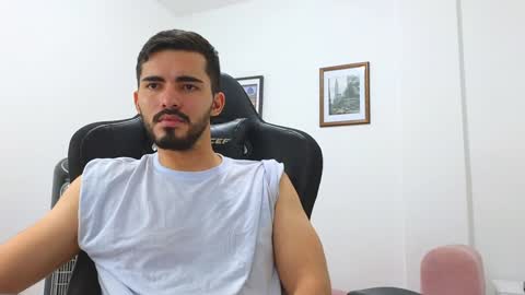 alejandroo_7 online show from December 31, 2024, 1:36 am