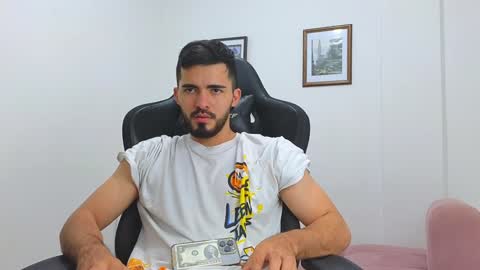 alejandroo_7 online show from February 2, 2025, 2:06 am