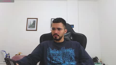 alejandroo_7 online show from September 26, 2025, 3:05 pm