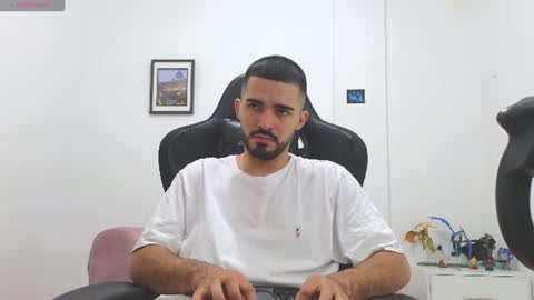 alejandroo_7 online show from July 9, 2026, 6:34 pm