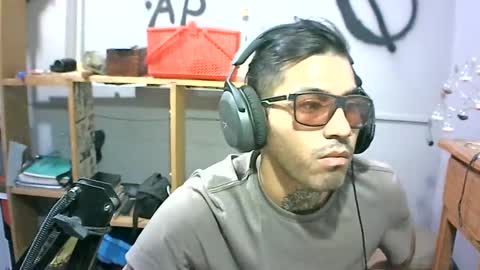 alejandropppzz online show from January 18, 2025, 9:34 am