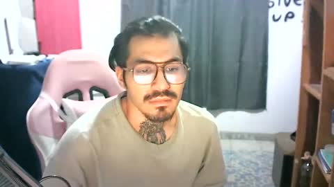alejandropppzz online show from March 3, 2025, 7:43 am