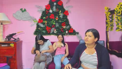 zoe and Kataleya online show from December 17, 2025, 12:11 pm