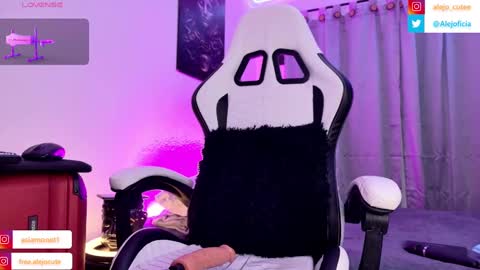 alejo_cute online show from September 23, 2025, 5:43 am