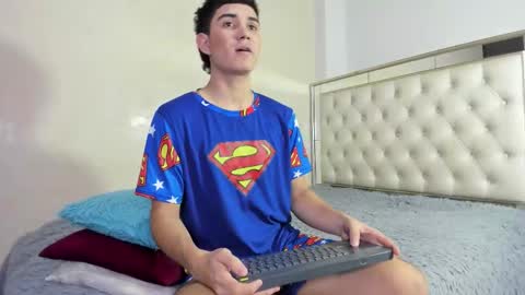 alejo_gray1 online show from November 15, 2025, 3:26 am