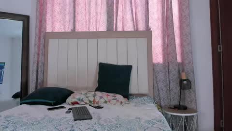 alejo_gray1 online show from April 9, 2026, 9:53 pm