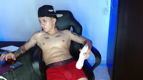 Snapshot of alejo_urd chatting on April 11, 2026, 7:45 am alejo online show from April 11, 2026, 7:45 am