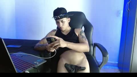 Snapshot of alejo_urd chatting on April 14, 2026, 6:52 am alejo online show from April 14, 2026, 6:52 am
