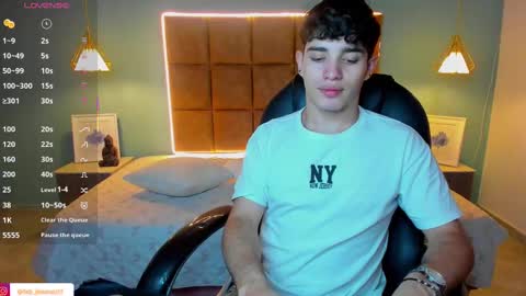 ALejoo Saenz online show from September 19, 2025, 8:20 pm