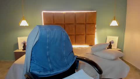 ALejoo Saenz online show from October 8, 2025, 5:38 am