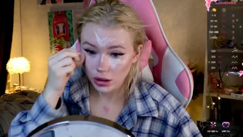 Snapshot of aleksalore chatting on December 9, 2024, 4:45 am Lexi online show from December 9, 2024, 4:45 am