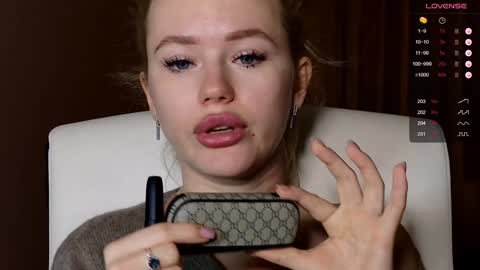 Snapshot of aleksalore chatting on December 20, 2024, 5:04 am Lexi online show from December 20, 2024, 5:04 am