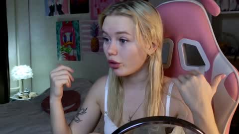 Snapshot of aleksalore chatting on January 29, 2025, 3:54 am Lexi online show from January 29, 2025, 3:54 am