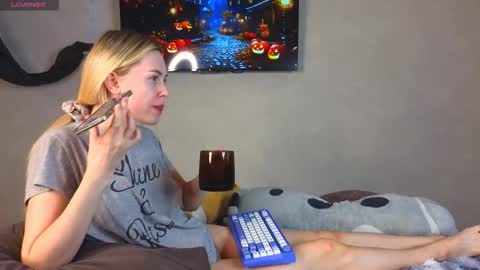 Alena online show from November 1, 2025, 1:13 pm