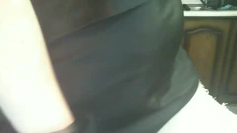 Snapshot of alenablack chatting on December 28, 2024, 12:57 am Luly online show from December 28, 2024, 12:57 am