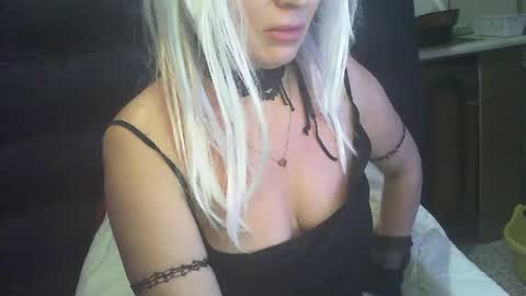 Snapshot of alenablack chatting on February 2, 2025, 12:19 am Luly online show from February 2, 2025, 12:19 am