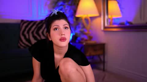 Snapshot of alenacapricious chatting on October 19, 2025, 4:51 pm alenacapricious online show from October 19, 2025, 4:51 pm