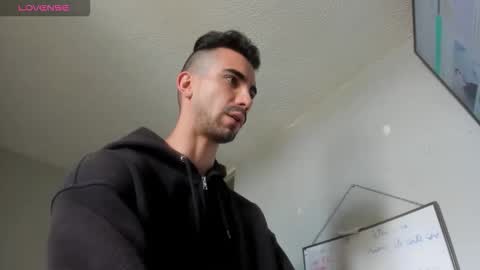 Kciqu3  Independent model online show from October 1, 2025, 5:30 pm