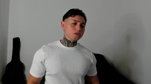Alessandro online show from May 5, 2026, 11:13 pm