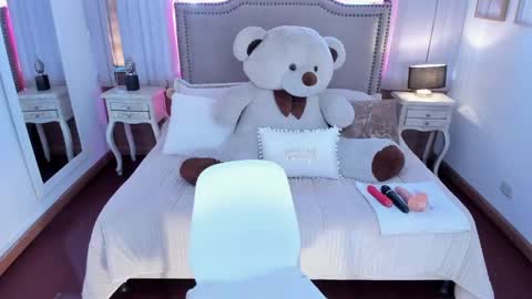 Alessia cruz online show from February 1, 2025, 1:51 pm