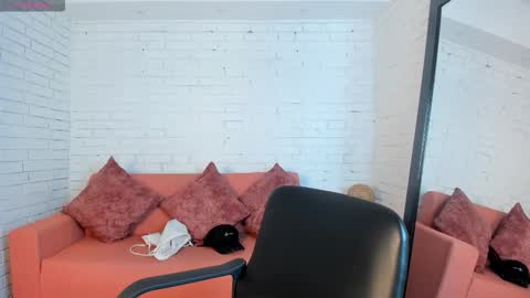 Snapshot of alessia_taylorr chatting on October 27, 2025, 12:42 pm Alessia  Everyday From 0530 to 1430 Col Time online show from October 27, 2025, 12:42 pm