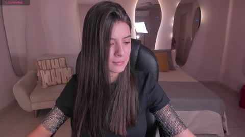 Snapshot of alessiacorleone_ chatting on December 18, 2024, 8:25 pm Alessia online show from December 18, 2024, 8:25 pm