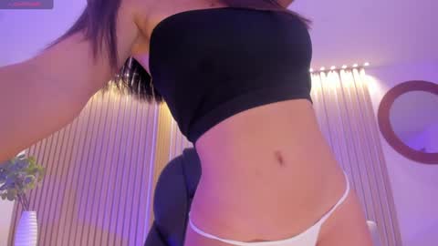 Snapshot of alessiacorleone_ chatting on January 17, 2025, 7:38 pm Alessia online show from January 17, 2025, 7:38 pm