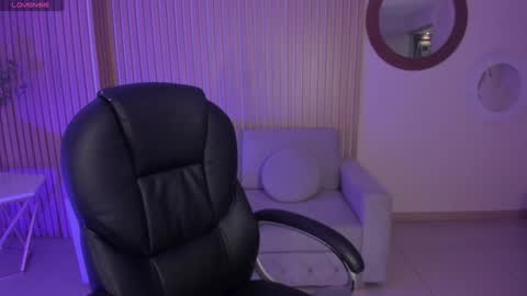 Snapshot of alessiacorleone_ chatting on January 19, 2025, 10:39 pm Alessia online show from January 19, 2025, 10:39 pm