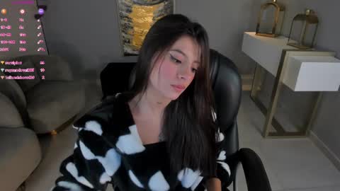 Snapshot of alessiacorleone_ chatting on February 26, 2025, 5:20 am Alessia online show from February 26, 2025, 5:20 am
