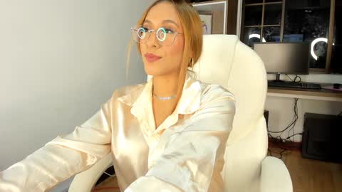 Snapshot of alessialondon chatting on January 6, 2025, 4:26 am Alessia online show from January 6, 2025, 4:26 am