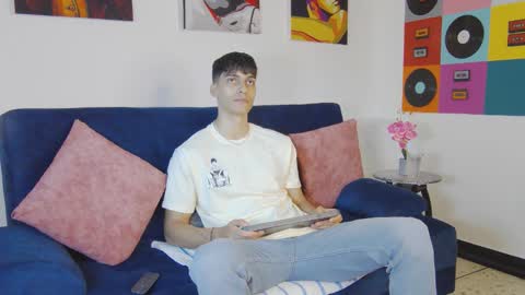 Alessio online show from November 21, 2025, 12:15 pm