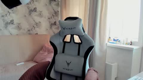 Aletta Oushen online show from September 19, 2025, 11:00 am