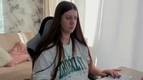 Aletta Oushen online show from October 12, 2025, 10:14 am