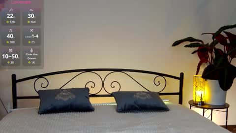 Emi online show from September 15, 2025, 8:09 pm