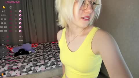 alettaevee online show from March 22, 2026, 1:42 am