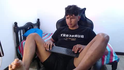 Snapshot of alex245711 chatting on November 20, 2025, 7:13 pm alex online show from November 20, 2025, 7:13 pm