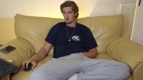 Snapshot of alex83530 chatting on October 23, 2025, 8:02 am Alex83530 online show from October 23, 2025, 8:02 am