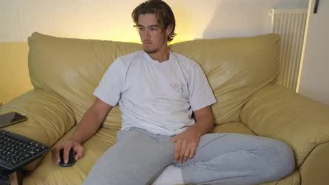 Snapshot of alex83530 chatting on October 24, 2025, 8:33 am Alex83530 online show from October 24, 2025, 8:33 am