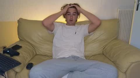 Snapshot of alex83530 chatting on November 9, 2025, 10:13 am Alex83530 online show from November 9, 2025, 10:13 am